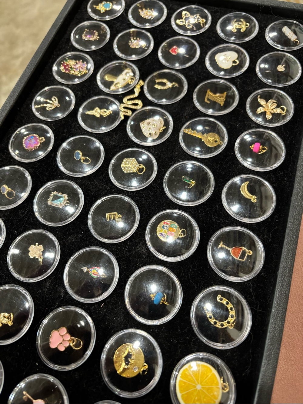 Designer charms and more. 51 pieces - Picture 3 of 10